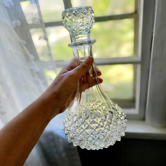 Vintage Diamond Point Crystal Glass Ships Captain Ornate Whiskey Decanter - Picture 2 of 6